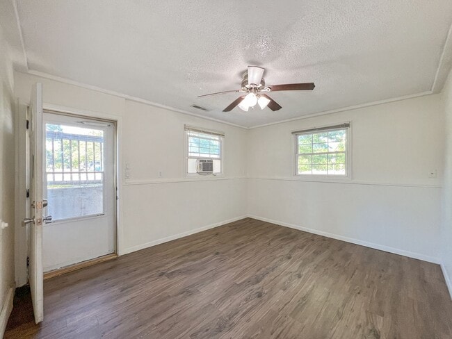 102-104 N Riverside Dr in Ames, IA - Building Photo - Building Photo