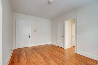 2222 Harriet Ave S in Minneapolis, MN - Building Photo - Interior Photo