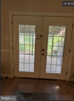 21082 Gladstone Dr in Sterling, VA - Building Photo