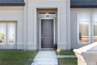 1101 S New Mexico St in Alton, TX - Building Photo - Building Photo