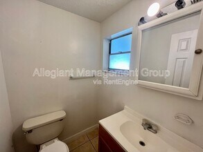 624 Royalty Ct in Poinciana, FL - Building Photo - Building Photo
