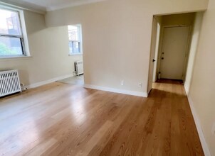 1000 O'Connor Dr in Toronto, ON - Building Photo - Building Photo