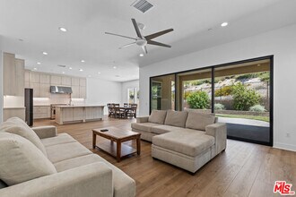 20723 Deer Grass Ct in Los Angeles, CA - Building Photo - Building Photo