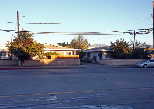 129-131 S 7th Ave in La Puente, CA - Foto de edificio - Building Photo