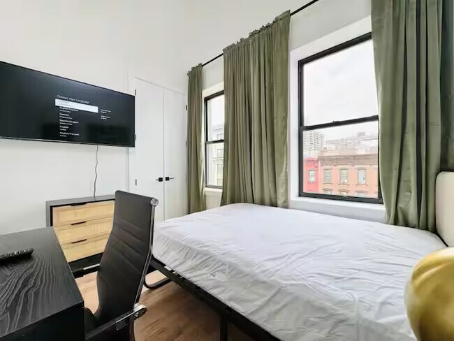 Furnished room/NOT APARTMENT, Unit 4 in Brooklyn, NY - Building Photo - Building Photo