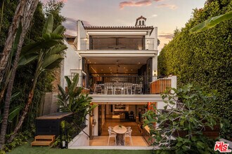 968 Palisades Beach Rd in Santa Monica, CA - Building Photo - Building Photo