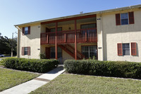 Country Oaks Apartments in Tampa, FL - Building Photo - Building Photo