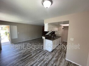 1086 W Calle De Las Estrellas in Azusa, CA - Building Photo - Building Photo