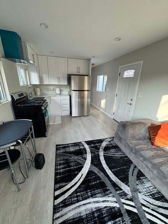 1142 E 65th St in Inglewood, CA - Foto de edificio