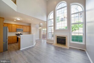 40 Madison Way in Downingtown, PA - Building Photo