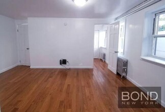 984 Metropolitan Ave in Brooklyn, NY - Building Photo - Building Photo