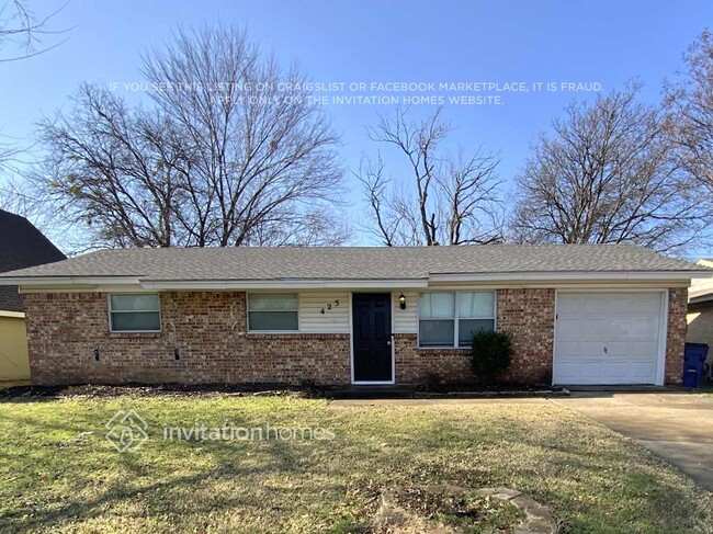 425 NW Hillery St in Burleson, TX - Building Photo - Building Photo