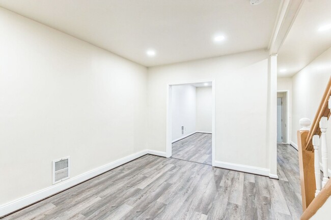 property at 513 S Bentalou St