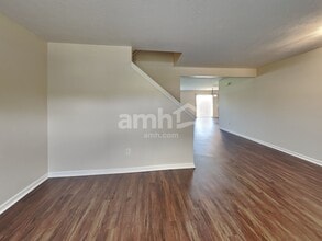 2219 S Briarwood Dr in New Palestine, IN - Foto de edificio - Building Photo