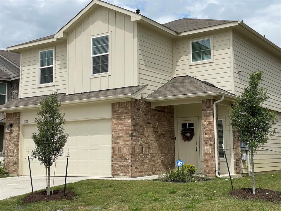14101 Macquarie Dr in Pflugerville, TX - Building Photo
