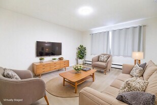 1711 Mount Royal Apartments in Calgary, AB - Building Photo