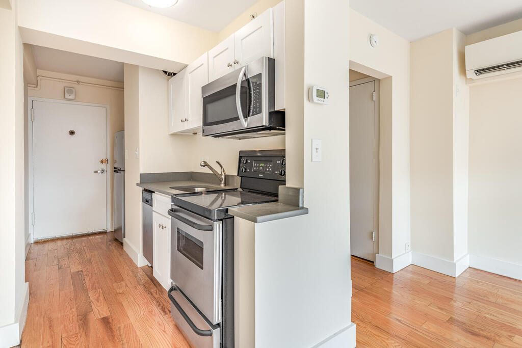 1441 Beacon St, Unit 308 in Brookline, MA - Building Photo