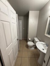 702 Claremont Pky, Unit B in Marble Falls, TX - Foto de edificio - Building Photo