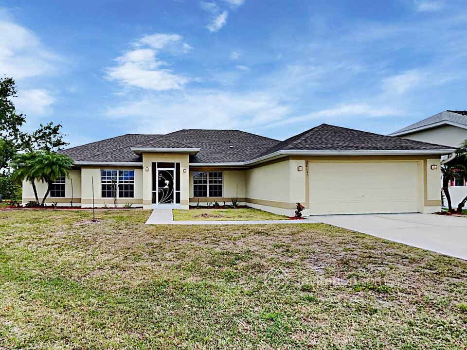 26130 Madras Ct in Punta Gorda, FL - Foto de edificio