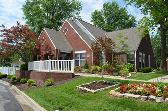 Peppertree Apartments Merriam in Overland Park, KS - Foto de edificio - Building Photo