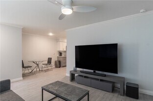 19772 Cambridge Ln in Huntington Beach, CA - Building Photo