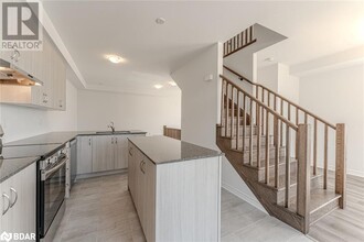84 Ennerdale St in Barrie, ON - Building Photo - Building Photo