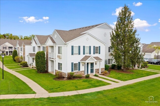 1515 Silverstone Dr in Carpentersville, IL - Building Photo - Building Photo