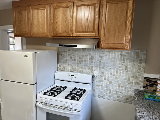 99 Grand Ave, Unit Apartement #2
