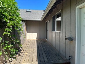 4490 Kalmia St in Springfield, OR - Building Photo - Building Photo