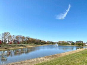6685 Hawthorne Dr in McCordsville, IN - Foto de edificio - Building Photo