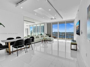 2020 N Bayshore Dr in Miami, FL - Building Photo - Building Photo