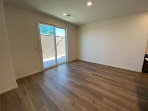 3240 Auburn Leaf Loop in Folsom, CA - Building Photo - Building Photo