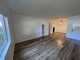 12212 Washington Plz in Los Angeles, CA - Building Photo