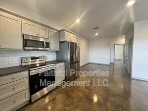 14215 County Rd 452 in Lindale, TX - Foto de edificio - Building Photo