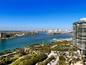 400 South Pointe Dr in Miami Beach, FL - Building Photo - Building Photo
