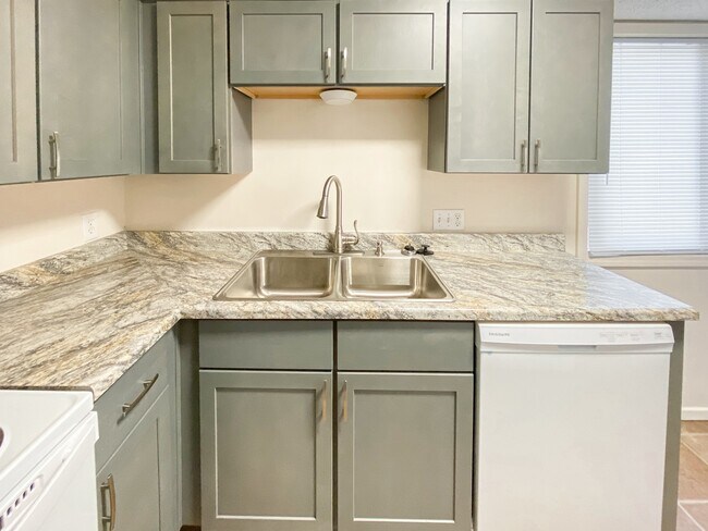 Stonewood Apartments in Springfield, MO - Foto de edificio - Building Photo