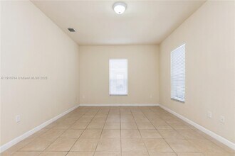 9036 SW 170th Pl in Miami, FL - Foto de edificio - Building Photo