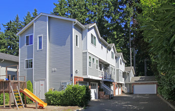 Fairway Townhomes in Everett, WA - Building Photo - Building Photo