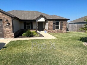 419 N Mojave St in Farmington, AR - Foto de edificio - Building Photo