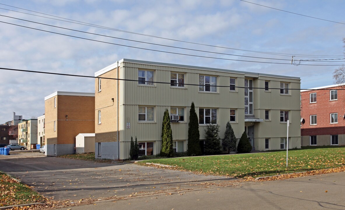 290 Montrave Ave in Oshawa, ON - Building Photo