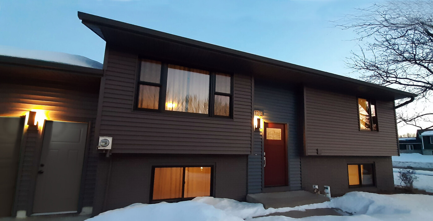 4810 19th Ave NW in Rochester, MN - Foto de edificio