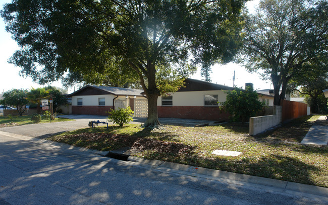 460 93rd Ave N in St. Petersburg, FL - Building Photo - Building Photo