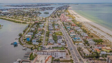 3675 Gulf Blvd in St Pete Beach, FL - Foto de edificio - Building Photo