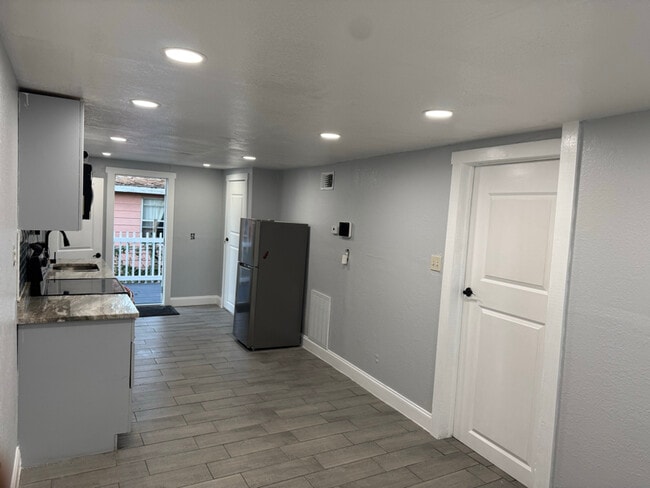 9402 N 16th St in Tampa, FL - Building Photo - Building Photo