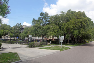 Hyde Park Place in Tampa, FL - Building Photo - Building Photo