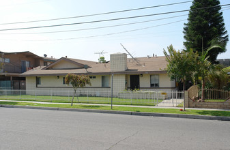 310 E Leatrice Ln in Anaheim, CA - Building Photo - Building Photo