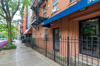 546 E 11th St in New York, NY - Building Photo - Building Photo