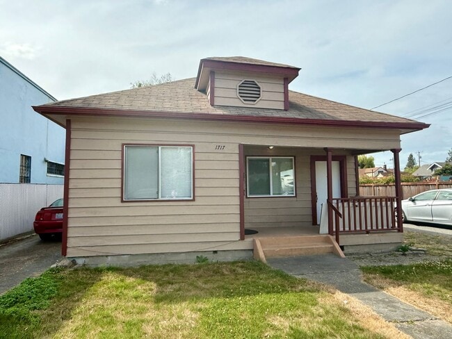 property at 1717 S 2nd St