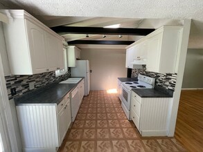 2563 Airline Way in Oak Harbor, WA - Building Photo - Building Photo