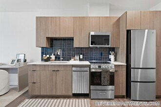 328 Bank St in Harwich, MA - Foto de edificio - Building Photo